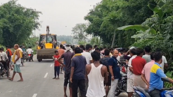 Tractor palatne se dabkar chalak ki maut, pila panja se trac