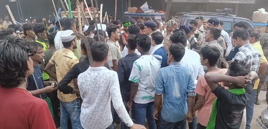 Moharram mein do juloos aapas mein bhidhe, dono taraf se hui