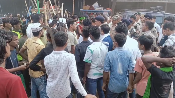 Moharram mein do juloos aapas mein bhidhe, dono taraf se hui