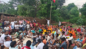 Bhumihin garibon ko railway vibhag dwara hatane ke khilaf Bhakpa Male ne khola morcha, vyavastha kiye bagair hataya to hoga bada aandolan.