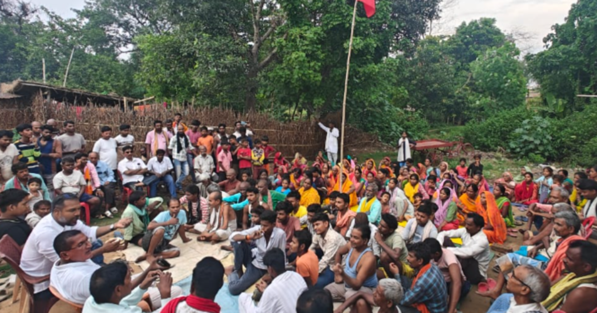 Bhumihin garibon ko railway vibhag dwara hatane ke khilaf Bh