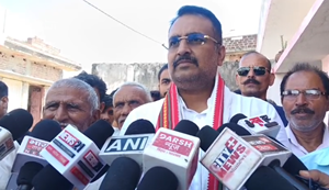 Charcha paricharcha yatra mein gaon-gaon ghoom rahe hain Magadhi sena ke adhyaksh Chitranjan Kumar urf Chintu bhaiya, kaha- Vajirganj se chunav ladna hai tay.