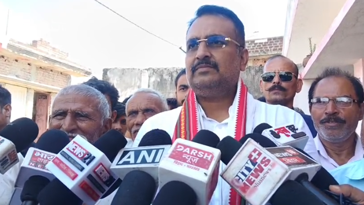 Charcha paricharcha yatra mein gaon-gaon ghoom rahe hain Mag