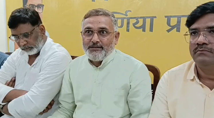 Sharabbandi poori tarah vifal hai, ghar-ghar sharab mil raha