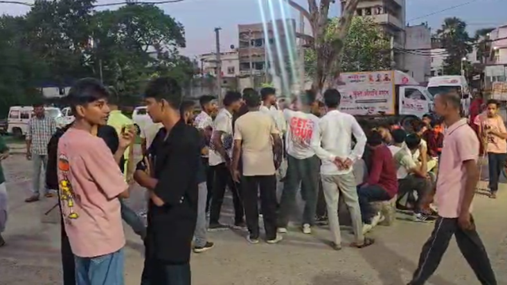 Rajdhani Patna mein do pakshon ke log bhidhe, marpeet aur ta