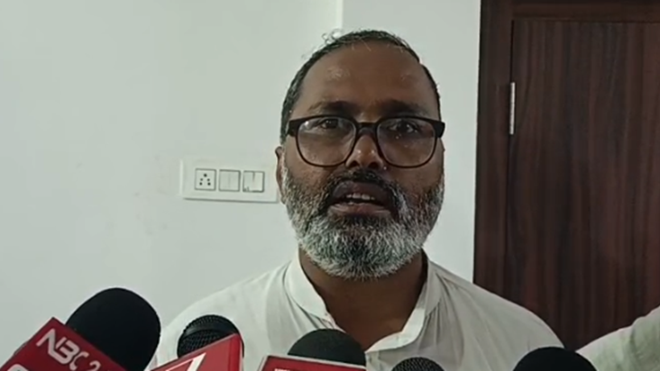 Makhdumpur mein RJD karyakartaon ki bagavat ke sur tej, Vidh