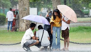 Bihar Weather: Bihar ke 6 zilon mein aaj bhi baarish hone ki sambhavna, mausam vibhag ne bataya kab tak hogi baarish? Alert jaari.