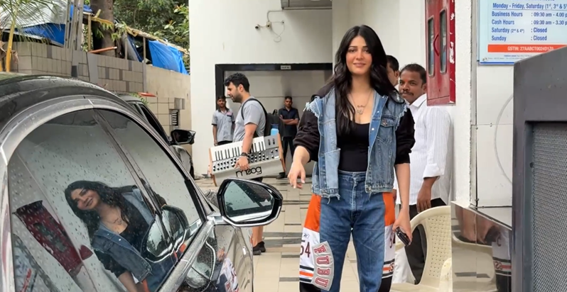 Bollywood: Funky look mein nazar aayi Shruti Haasan, lagi ka Bollywood: Funky look mein nazar aayi Shruti Haasan, lagi ka