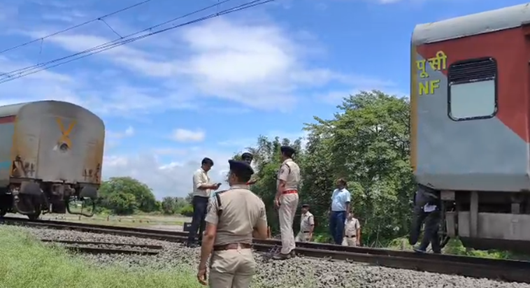 Train Accident: Bihar mein bada rail hadsa, patri se utri tr Train Accident: Bihar mein bada rail hadsa, patri se utri tr