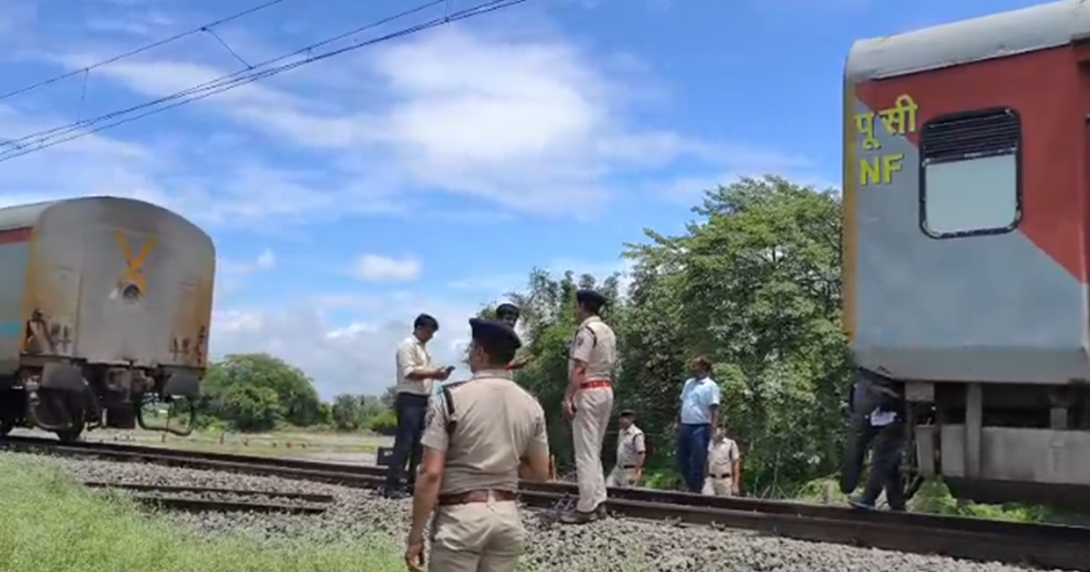 Train Accident: Bihar mein bada rail hadsa, patri se utri tr