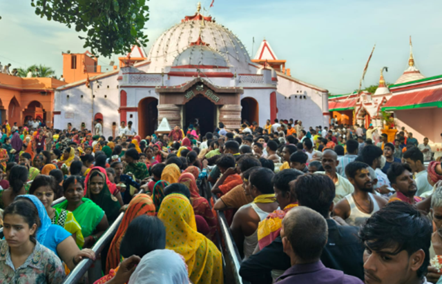 Saavan ka pehla Somvaar: Madhyaratri se Baba Vaikunthdham me Saavan ka pehla Somvaar: Madhyaratri se Baba Vaikunthdham me