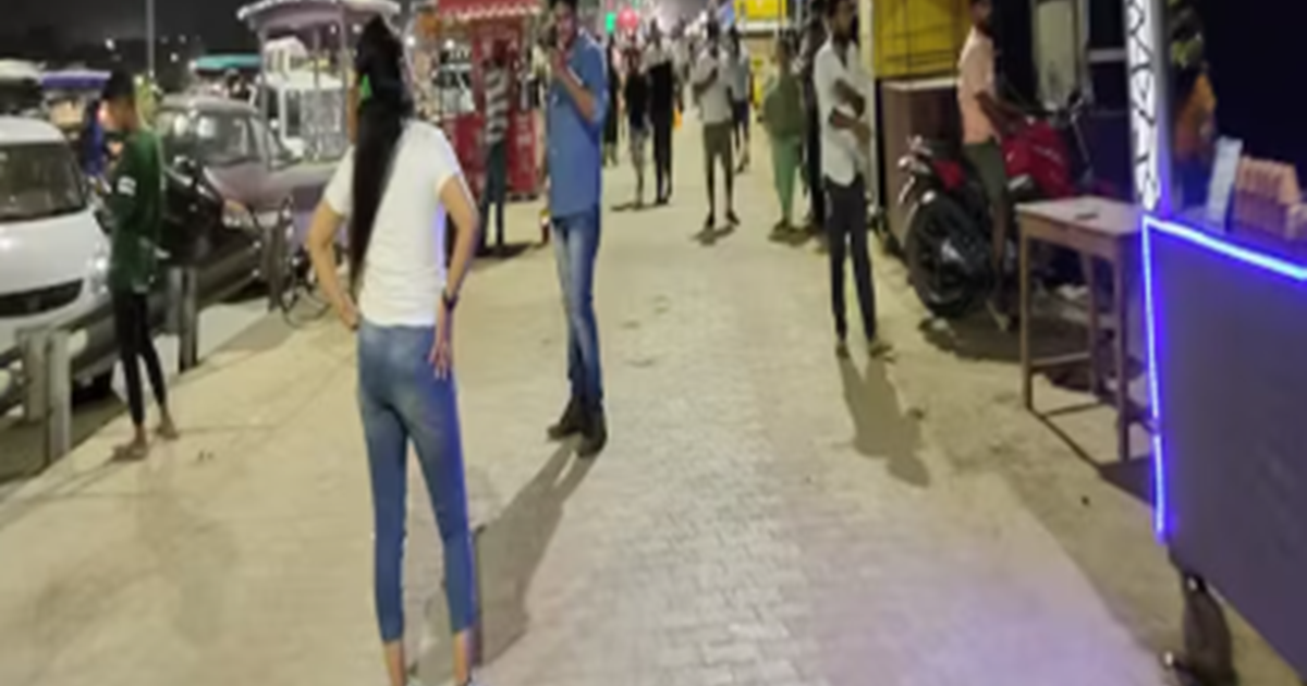 Marine Drive par dukaan ki afwahon par na den dhyaa, poori p