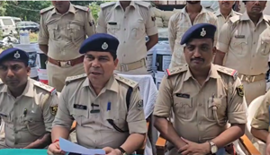 Motihari police ko mili badi kaamyaabi, truck par load bhari matra me spirit baramad, chalak giraftaar.