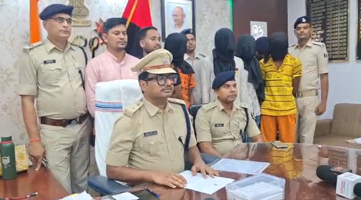 "Bihar me DEO ban kar shikshako se thagi karne wale giroh ka "Bihar me DEO ban kar shikshako se thagi karne wale giroh ka