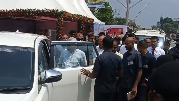 Muzaffarpur pahunche Bihar ke Mukhyamantri Nitish Kumar, kai