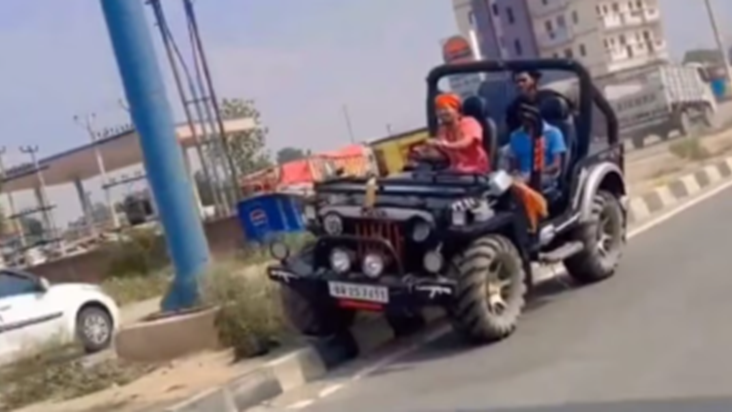 Kanoon ki khuleaam dhajjiyan! Jehanabad mein jeep se stuntba