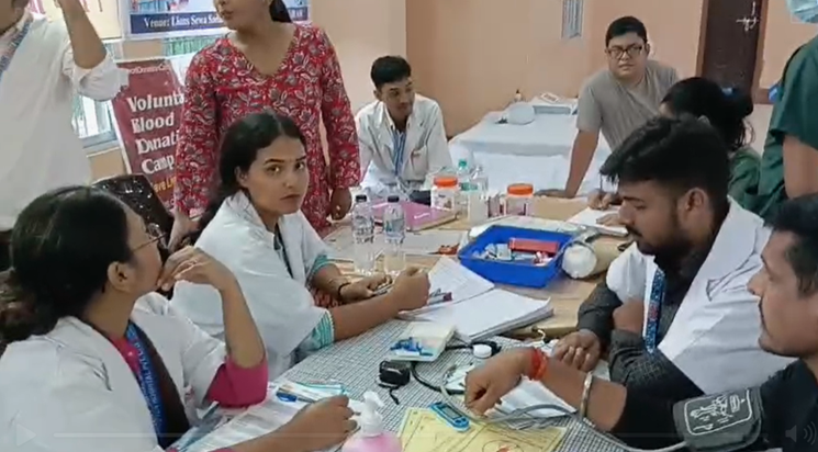 Doctors-day par raktadaan shivir aur nishulk paramarsh shivi Doctors-day par raktadaan shivir aur nishulk paramarsh shivi