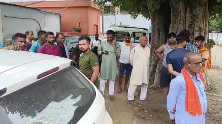 Bihar Crime : Aniyamitrit balu lade truck ne do yuvakon ko r