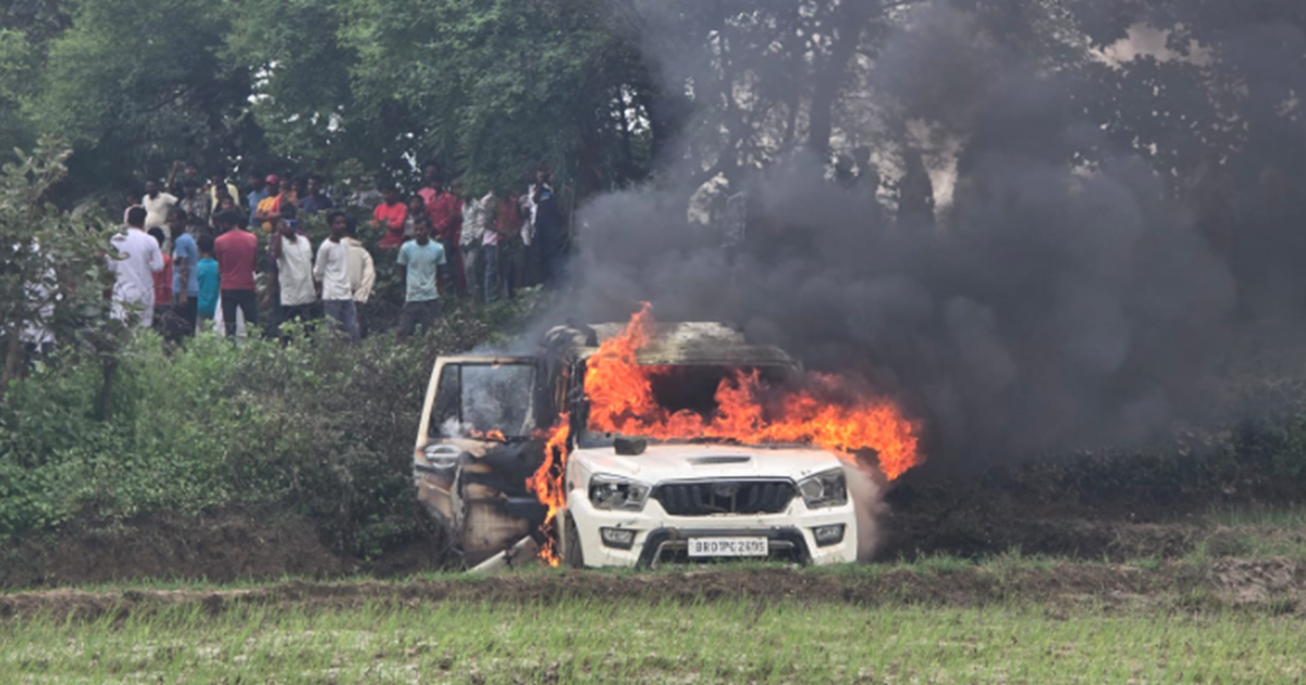 Police vahan ki takkar se yuvak ki maut, aakroshit logon ne 