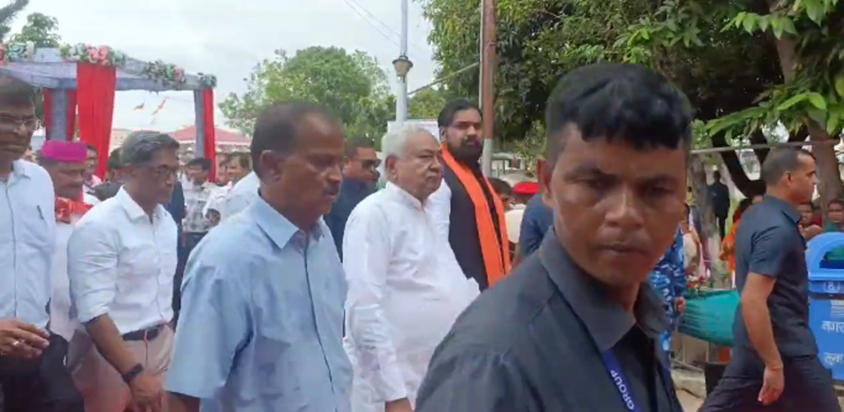 Punaora Dhaam mein pahunche CM Nitish Kumar aur Samraat Chau Punaora Dhaam mein pahunche CM Nitish Kumar aur Samraat Chau