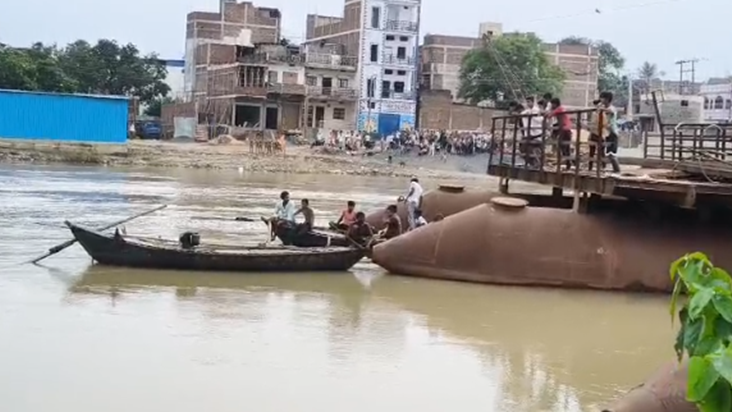 Punpun nadi mein kanwariyon se bhari naav palti, 2 log laapa