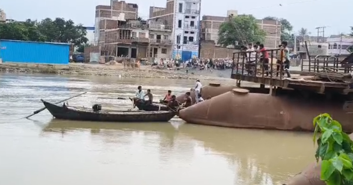 Punpun nadi mein kanwariyon se bhari naav palti, 2 log laapa