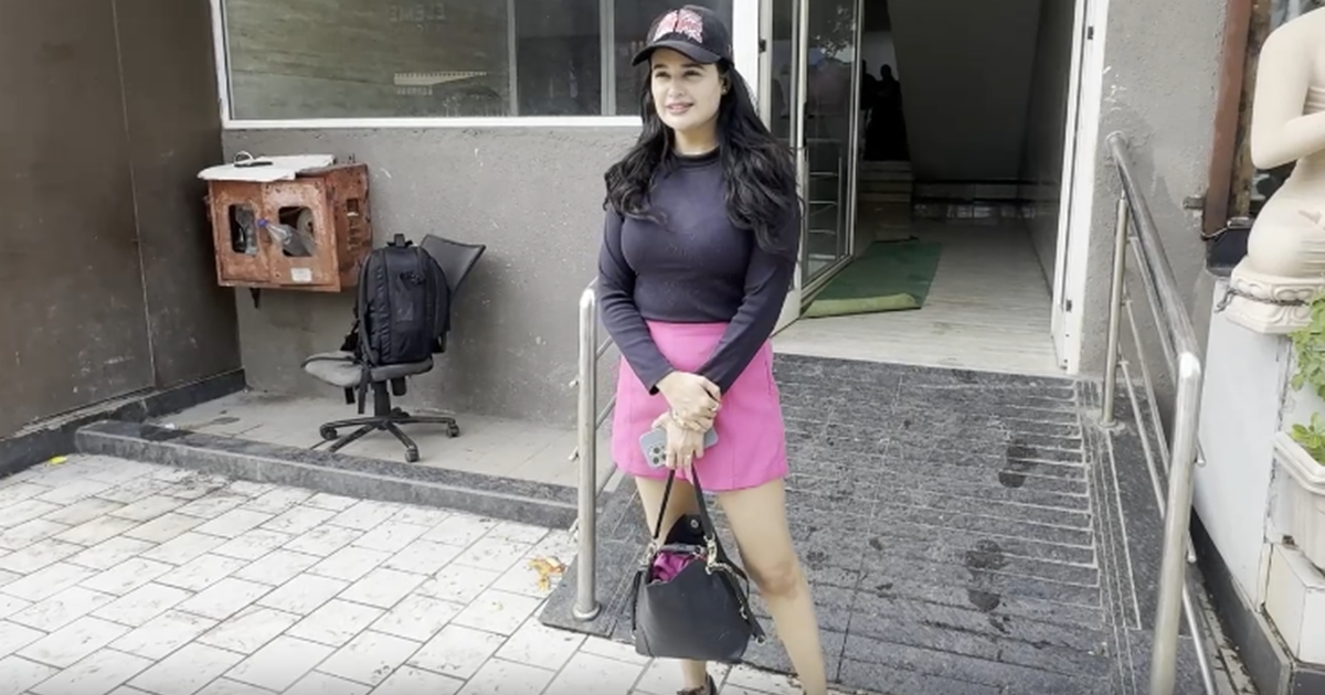 Cute look mein nazar aayi Yuvika Chaudhary, paps ne kaha- OM