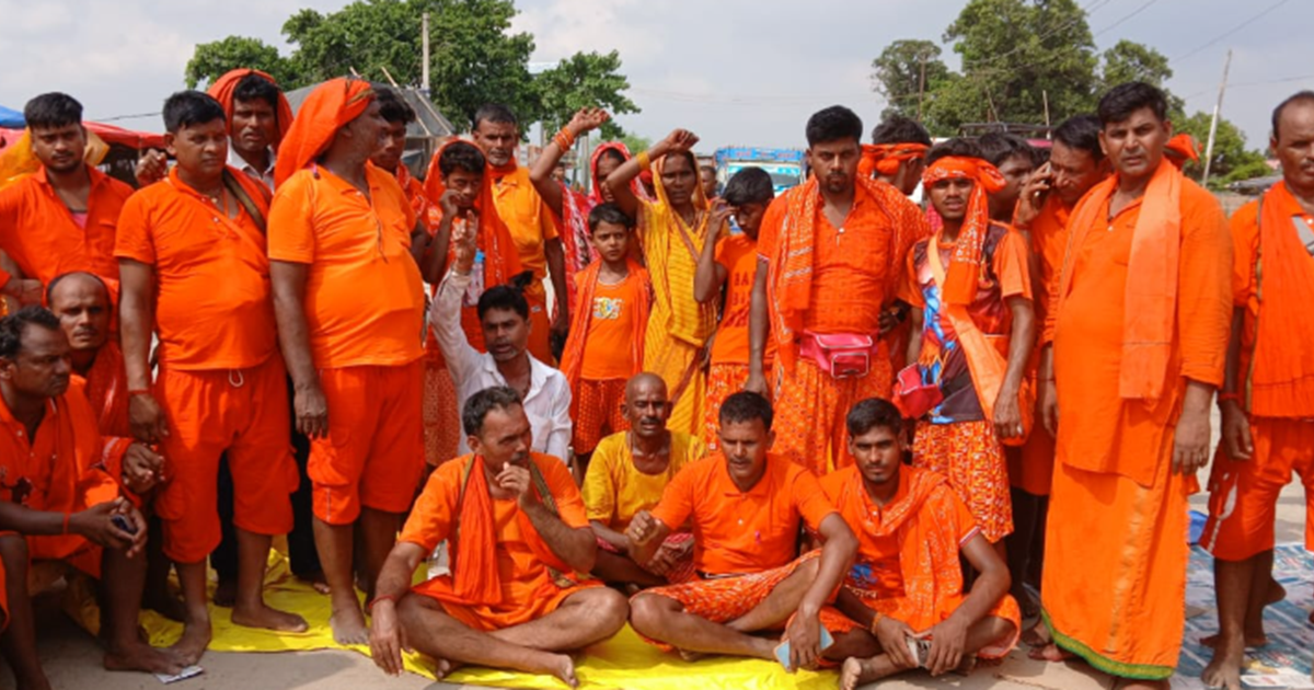Shravani Mela ke dusre din Ganga mein ek Kanwariya aur ek Aa