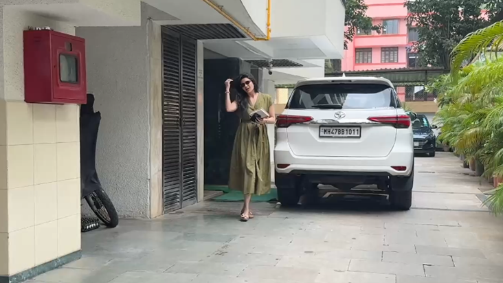 Bollywood News: Karishma Tanna ko kiya gaya spot, actress ne