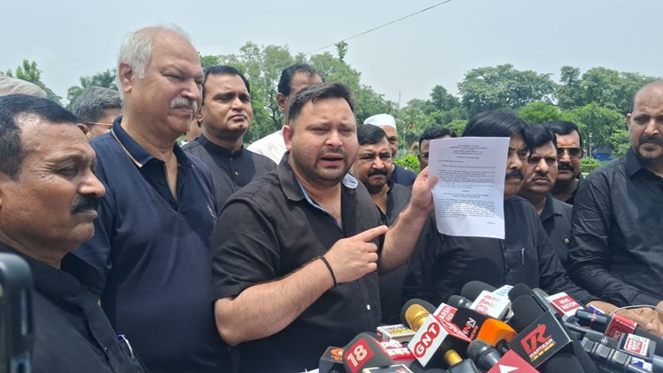 Bihar Politics: Tejaswi Yadav ke chunav bahishkaar par bayan