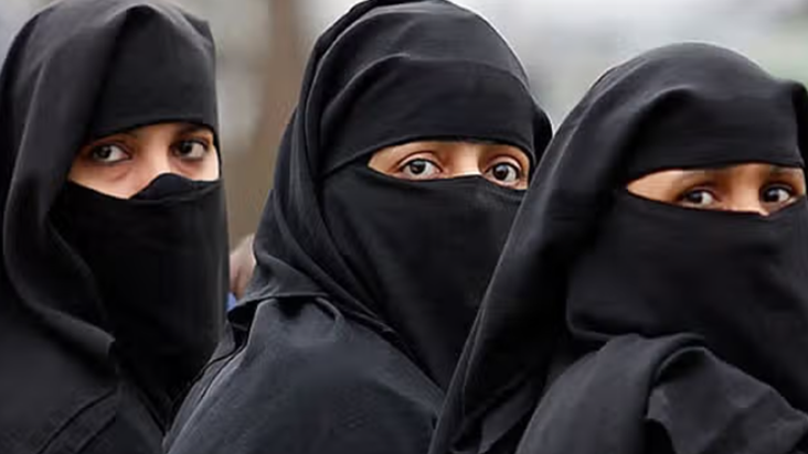 CM Nitish ki sanjeeda pehal : 1600 talaakshuda Muslim mahila