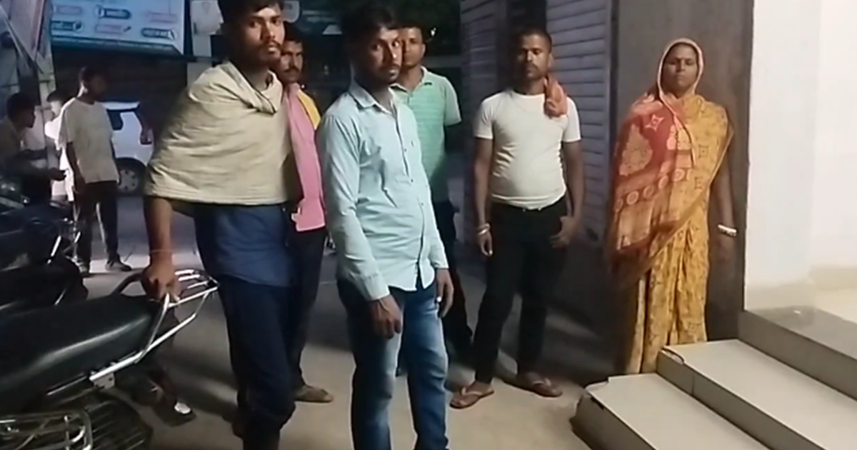 Hajipur News: Apradhiyon ne yuvak ki bike overtake kar maari