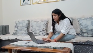 Champaran ki beti Aradhya ne kiya kamaal, 234 bhashaon mein Hanuman Chalisa ka kiya anuvaad...