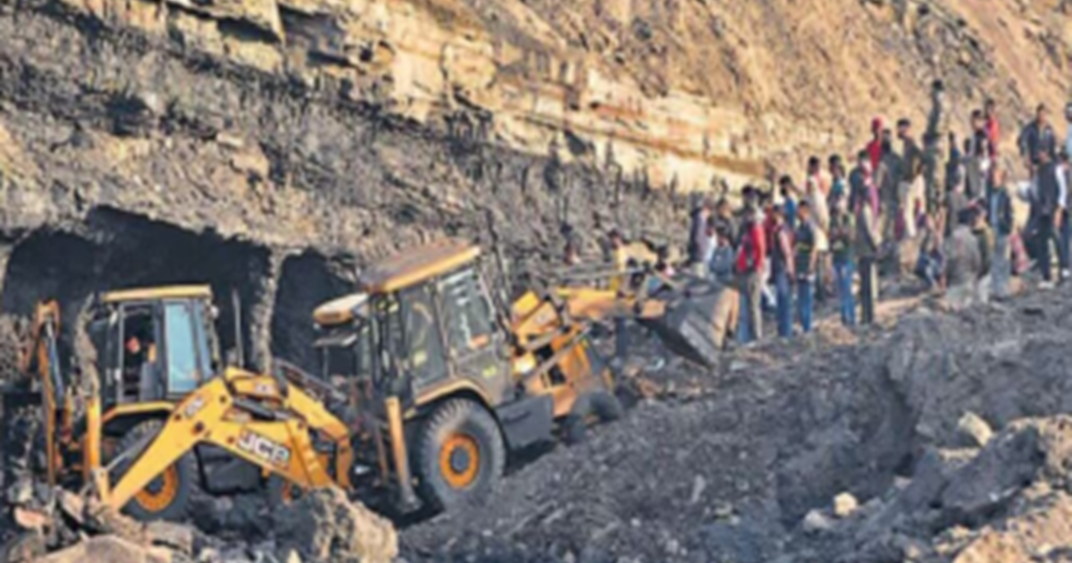 Dhanbad mines haadsa : Avaidh koila mines dhansne se dabe 9 