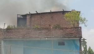 Motihari News: Gas cylinder fatne se ghar mein lagi aag, snan kar rahi mahila ki...