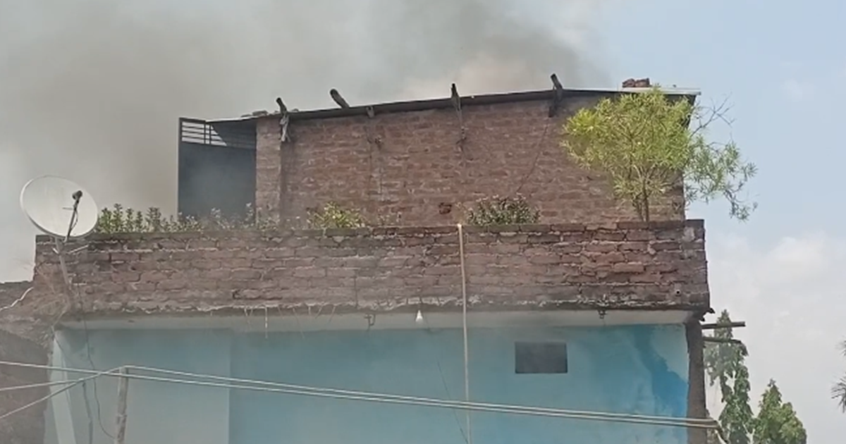 Motihari News: Gas cylinder fatne se ghar mein lagi aag, sna