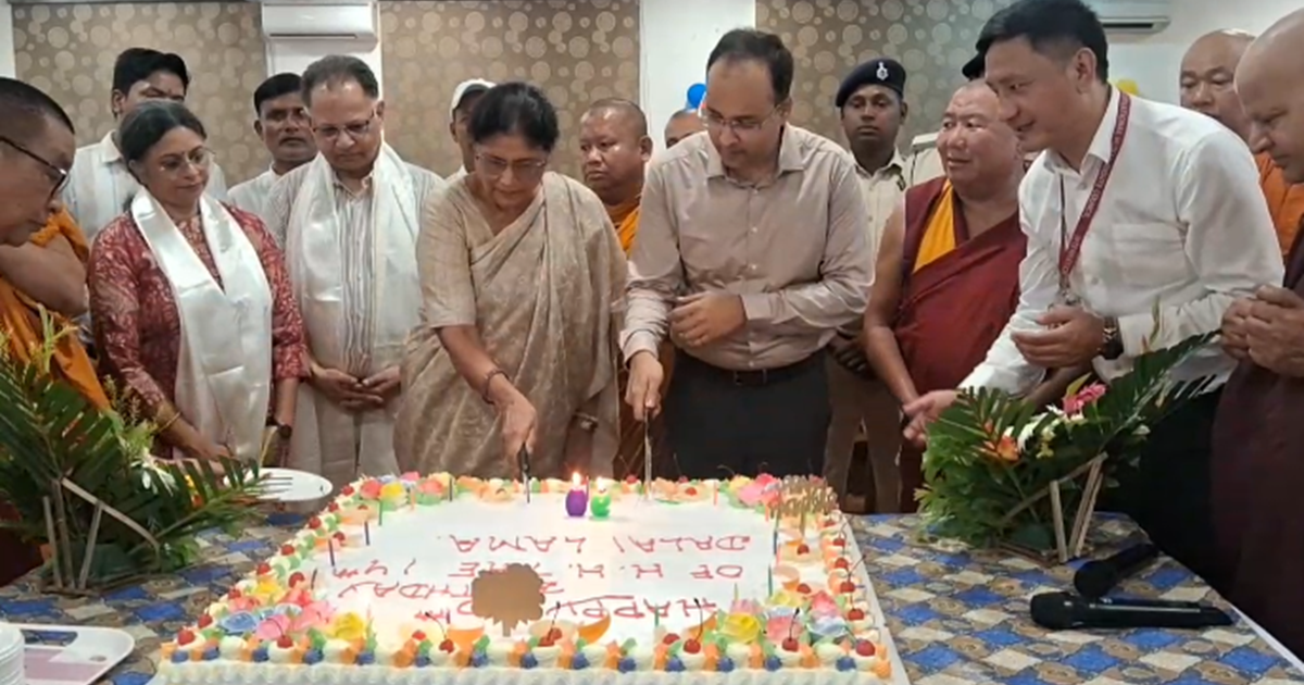 Bodhgaya mein Namgyal Tibbati mandir mein Dalai Lama ka 90wa