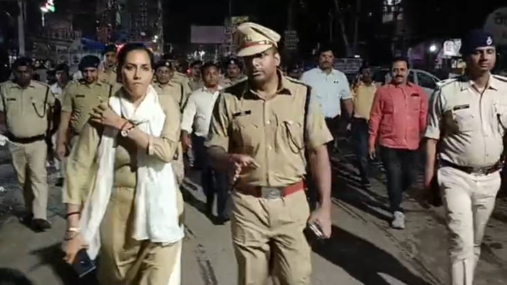 Jahanabad DM-SP ne flag march nikaal asaamajik tatvon ko di 