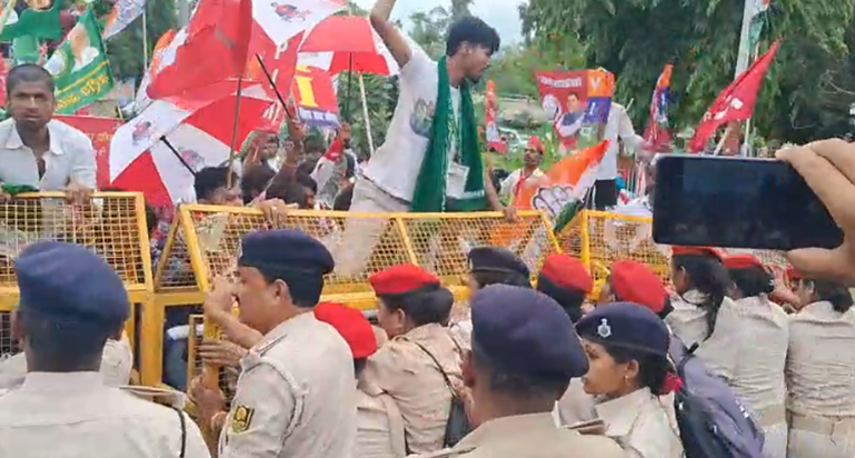 Bihar Band: Rahul-Tejaswi ki hunkar se Bihar me thartharai N Bihar Band: Rahul-Tejaswi ki hunkar se Bihar me thartharai N