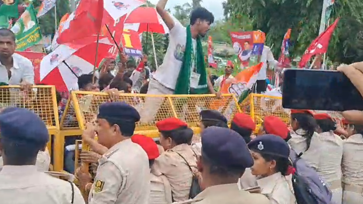 Bihar Band: Rahul-Tejaswi ki hunkar se Bihar me thartharai N