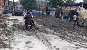 Vidhayak Ji... Road nahi to vote nahi, sadak nahi banne se naaraz logon ne kiya pradarshan...