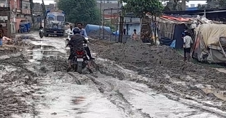 Vidhayak Ji... Road nahi to vote nahi, sadak nahi banne se n Vidhayak Ji... Road nahi to vote nahi, sadak nahi banne se n