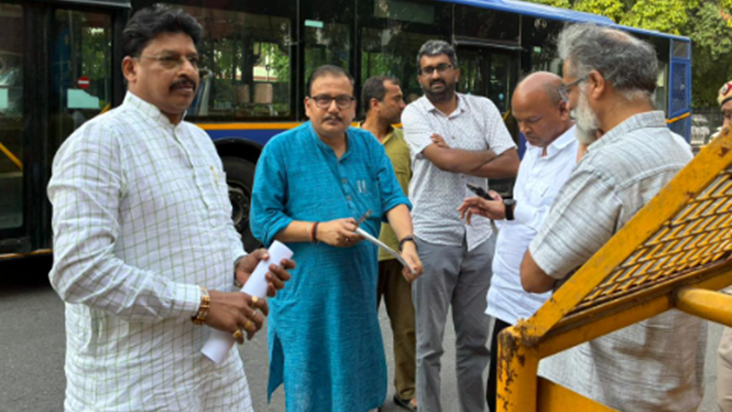 "Bihar mein voter punarikshan karyakram ke purjor virodh mei