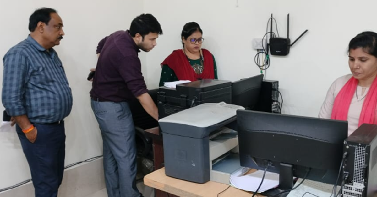 Janm-mrityu praman patra nishpadan ki sameeksha mein laparwa