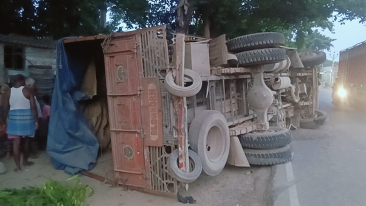 Bihar News : Tej raftaar truck achanak sadak par palta, truc