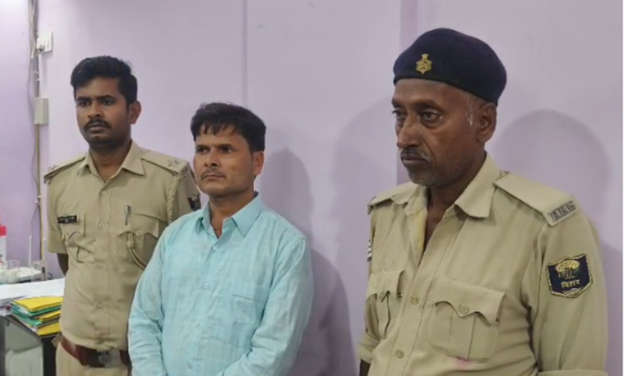 Bihar mein machhuara divas par sharab ke nashe mein dhut pay
