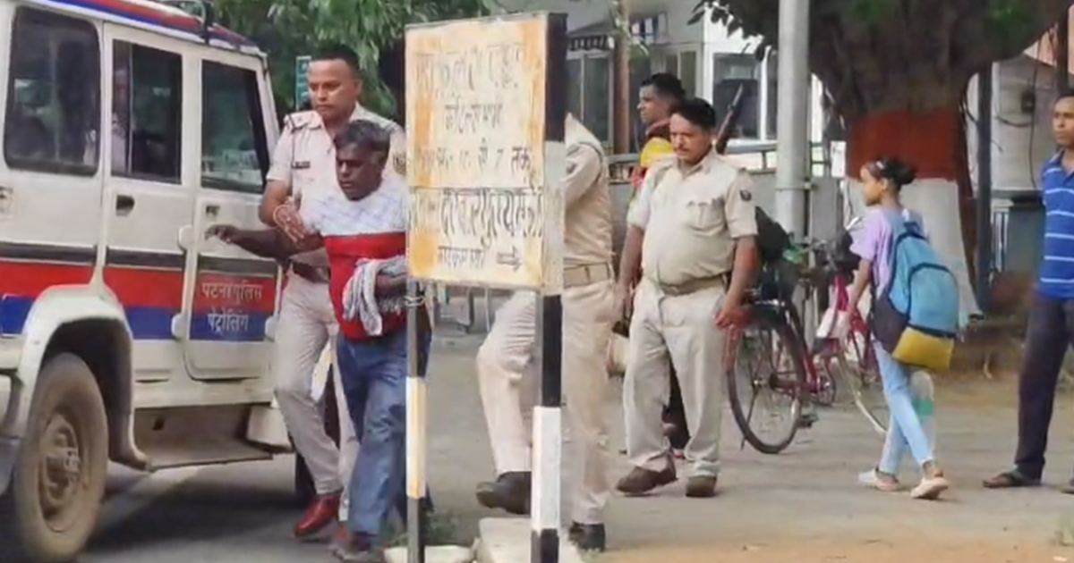 Bihar News: CM Nitish ke aawaas ke saamne vyakti ne kiya jam