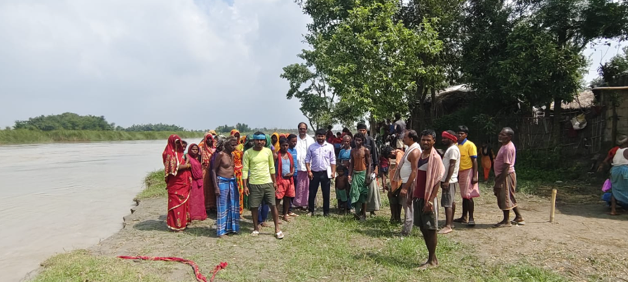 Kosi nadi ke kataav se Sitli gaon par sankat, kai ghar wilee Kosi nadi ke kataav se Sitli gaon par sankat, kai ghar wilee