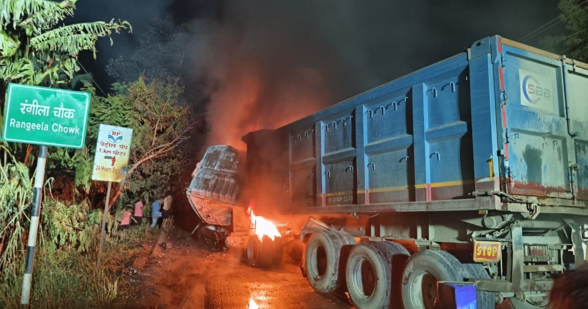 Vaishali mein truck aur haiva ki takkar mein lagi aag, baap-