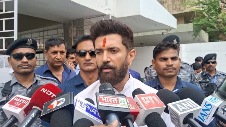Mujhe dukh hai ki main aisi sarkar ko samarthan kar raha hoo